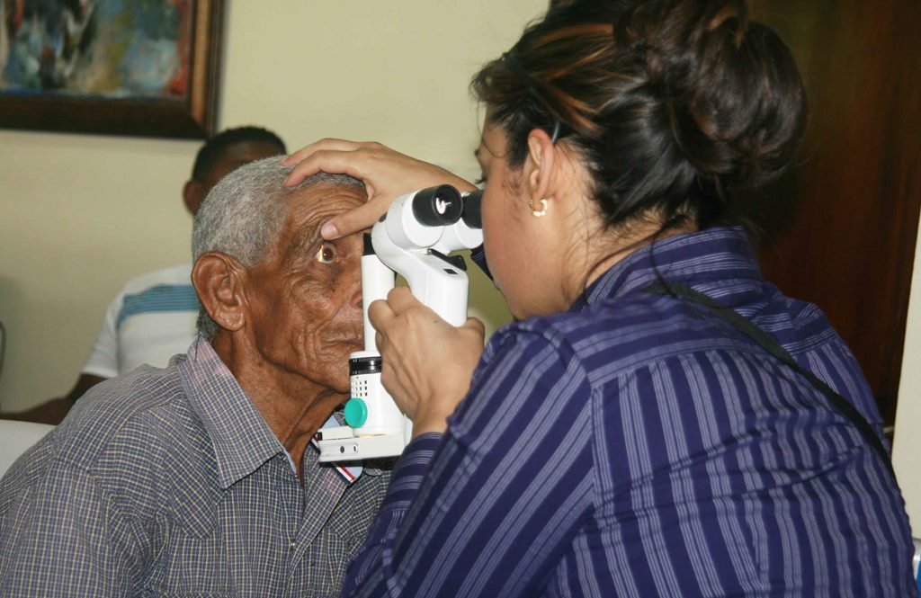 Paciente que serán operado desde el 1 al 8 de febrero con médicos oftalmólogos norteamericanos